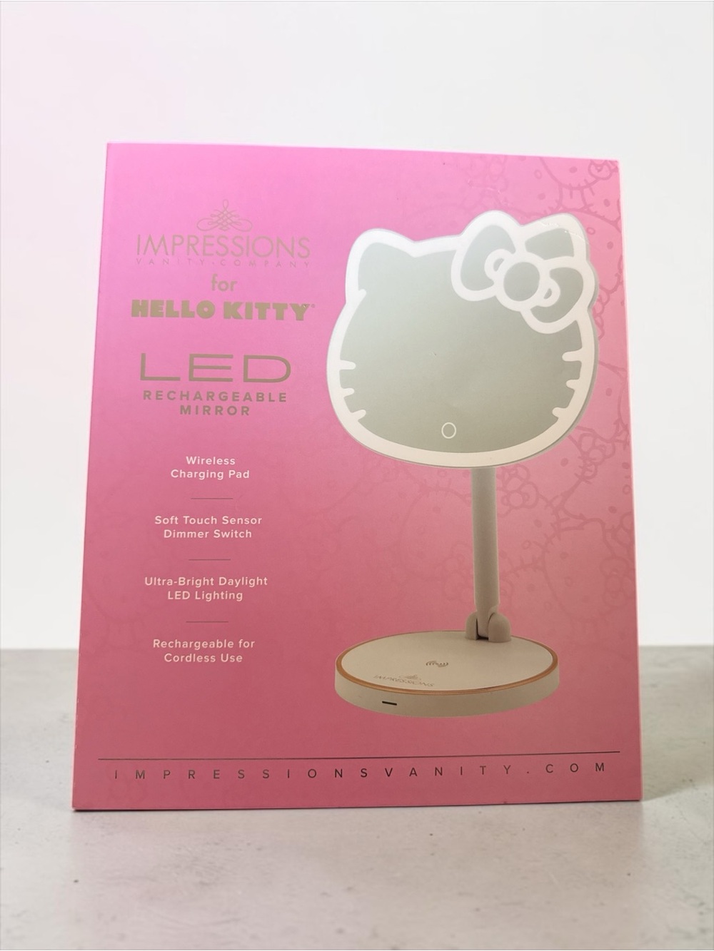 Sanrio Hello Kitty LED RECHARGEABLE MIRROR WITH WIRELESS CHARGING PAD NEW SEALED